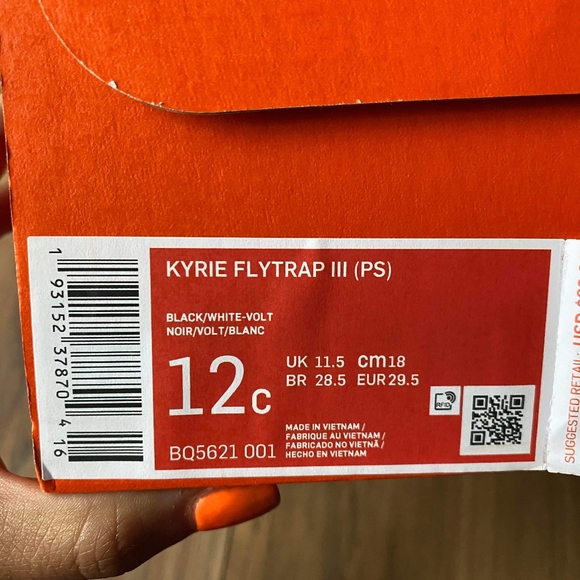 ⚡💚NWT Nike Kyrie Flytrap III (PS) Volt💚⚡ - Picture 11 of 12